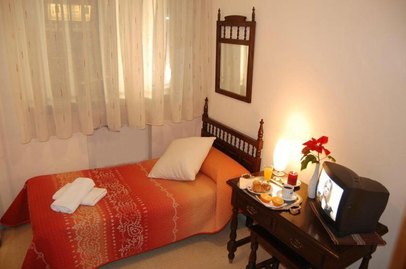 Hostal Los Infantes Salamanca Szoba fotó